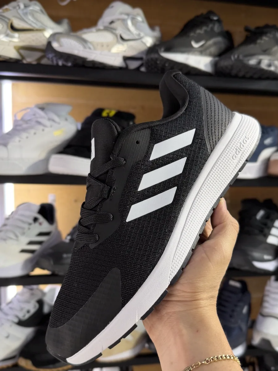 Adidas Running Negro / Tres bandas blancas