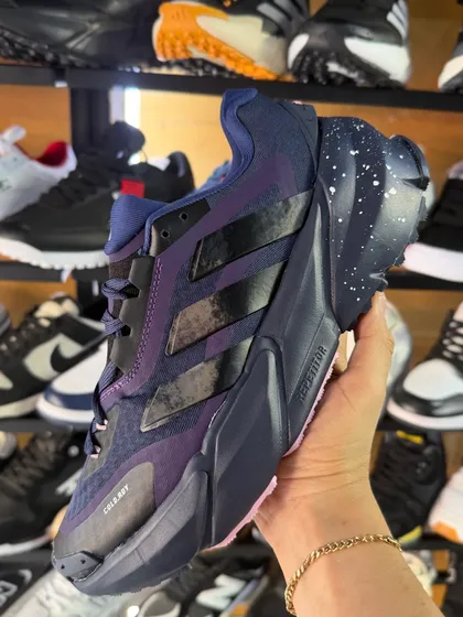 Adidas Trail Azul marino / Morado con suela rosa