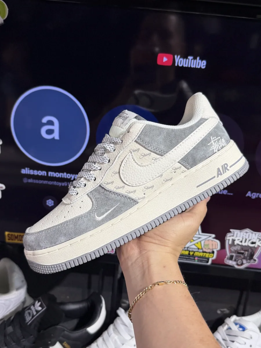 Nike Air Force 1 Crema / Gris gamuza