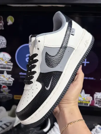 Nike Air Force 1 Crema / Negro