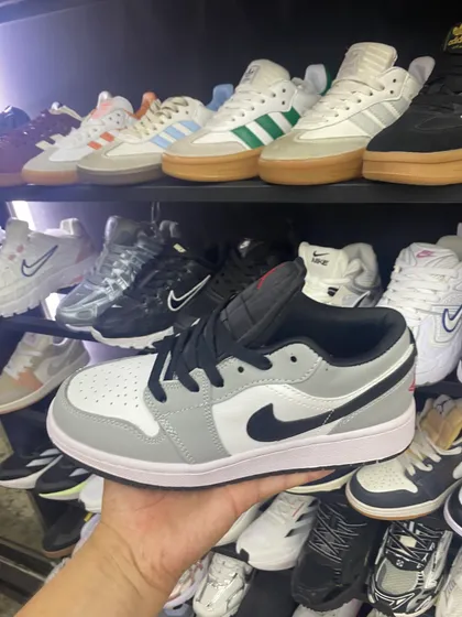 Air Jordan 1 Low Wolf Grey (gris / negro / blanco)