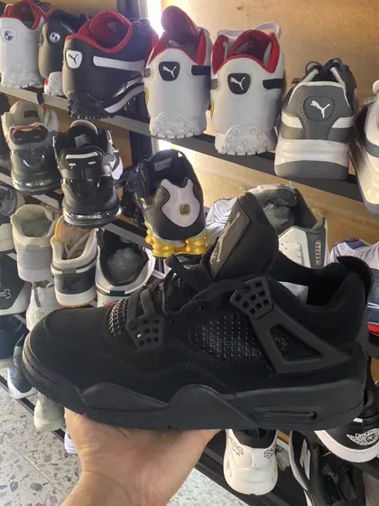 Air Jordan 4 Retro Negro total
