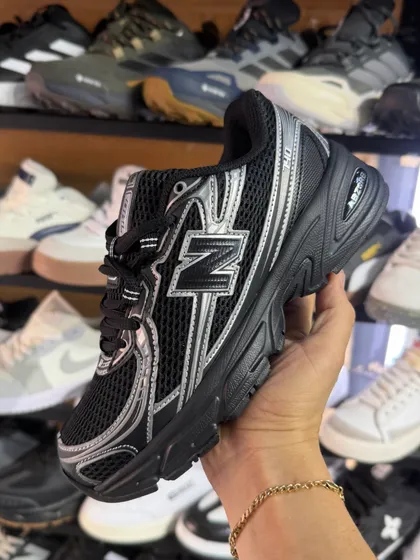 New Balance 740 Negro total
