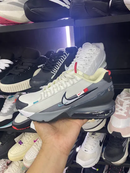 Nike Air Max Blanco / Gris con negro y rojo