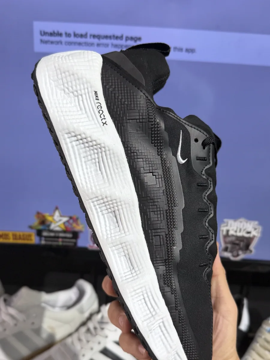Nike Motiva Negro / Suela blanca
