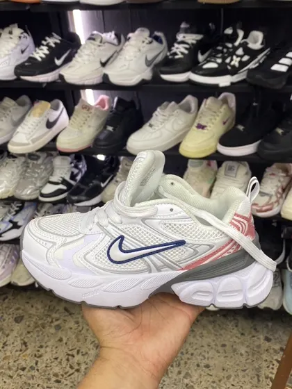 Nike P-6000 Blanco / Gris con rosa