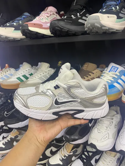 Nike Running Blanco / Plata con negro