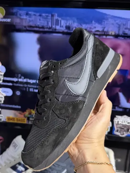 Nike Waffle Negro / Gris gamuza