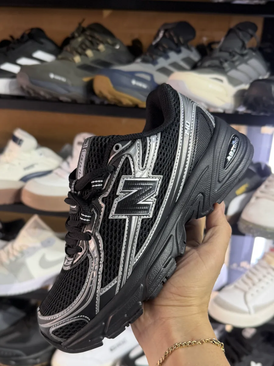 New Balance 740 Negro