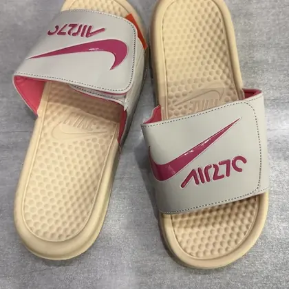 Nike Benassi Crema / Fucsia