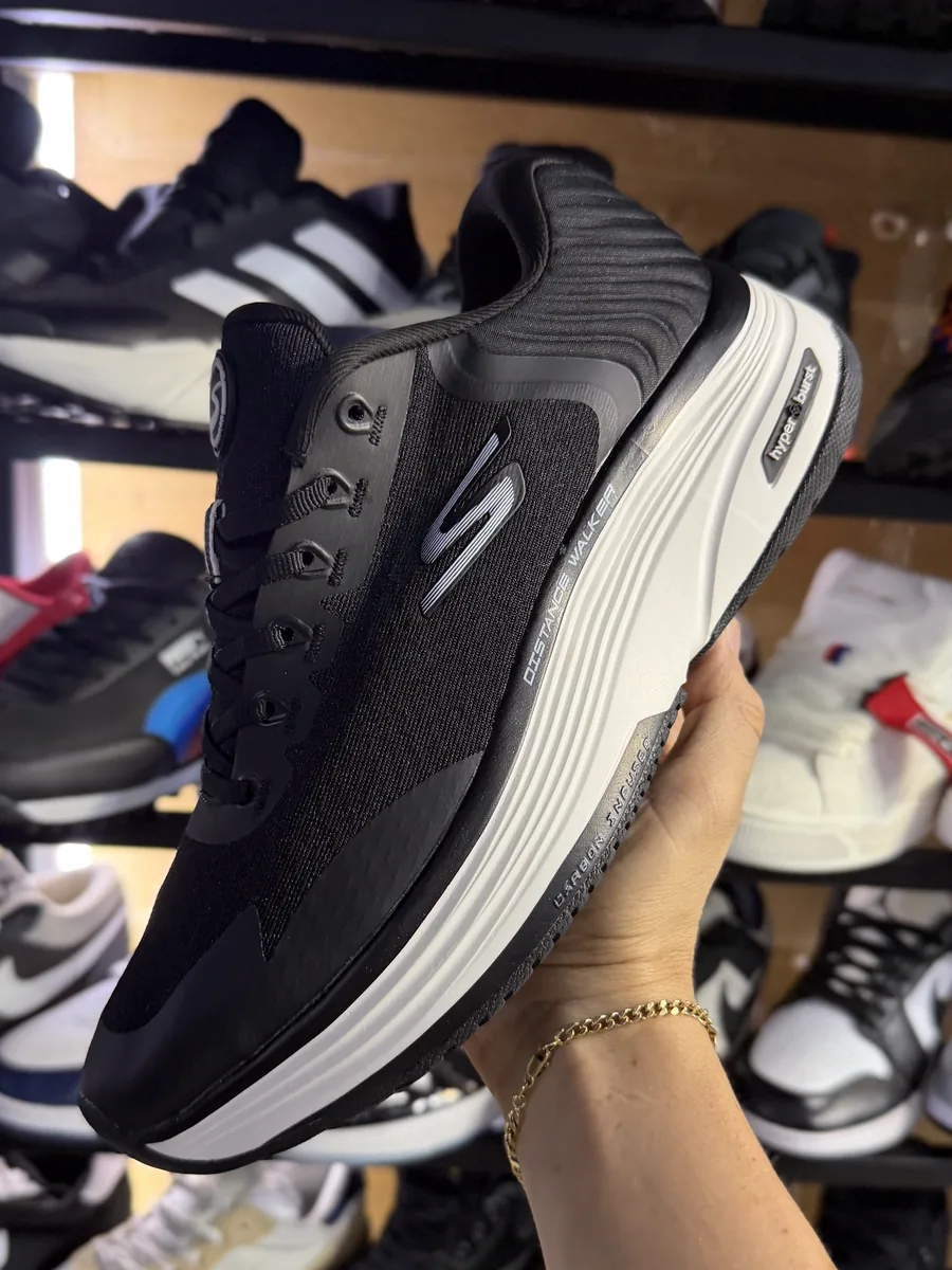 Skechers Arch Fit Negro / Suela blanca